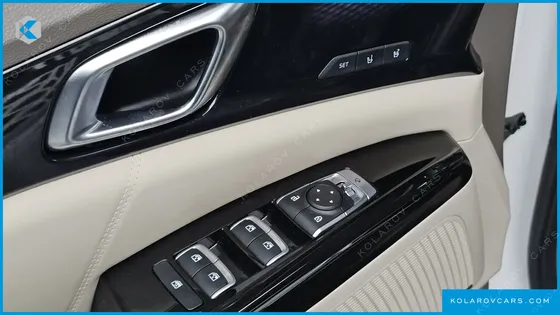 KIA CARNIVAL GASOLINE 7-SEATER HI-LIMOUSINE