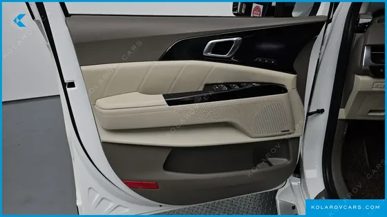 KIA CARNIVAL GASOLINE 7-SEATER HI-LIMOUSINE