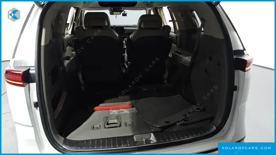 KIA CARNIVAL GASOLINE 7-SEATER HI-LIMOUSINE