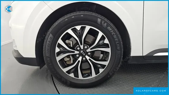 KIA CARNIVAL DIESEL 9-SEATER NOBLESSE