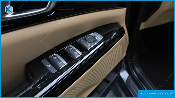 KIA CARNIVAL GASOLINE 9-SEATER NOBLESSE
