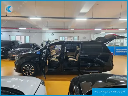 KIA CARNIVAL DIESEL 9-SEATER SIGNATURE