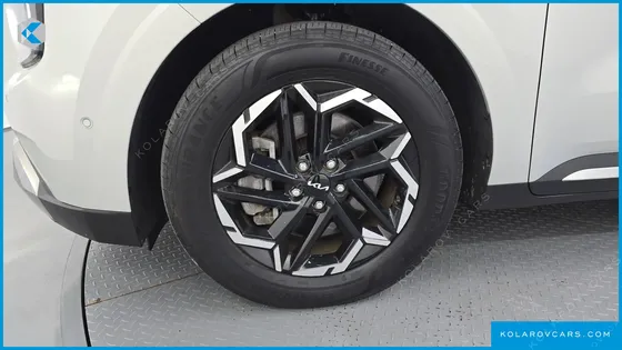 KIA CARNIVAL GASOLINE 9-SEATER NOBLESSE