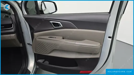 KIA CARNIVAL GASOLINE 9-SEATER NOBLESSE
