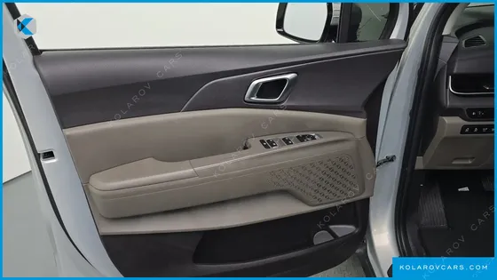 KIA CARNIVAL GASOLINE 9-SEATER NOBLESSE