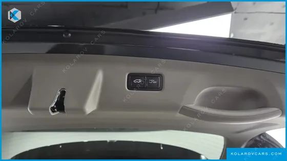 KIA CARNIVAL GASOLINE 7-SEATER SIGNATURE