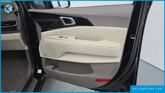 KIA CARNIVAL GASOLINE 7-SEATER SIGNATURE
