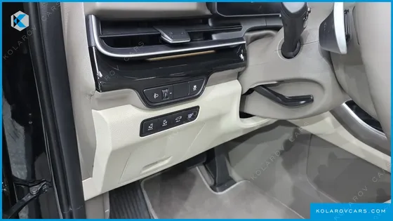 KIA CARNIVAL GASOLINE 7-SEATER SIGNATURE