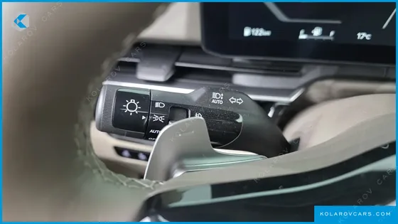 KIA CARNIVAL GASOLINE 7-SEATER SIGNATURE