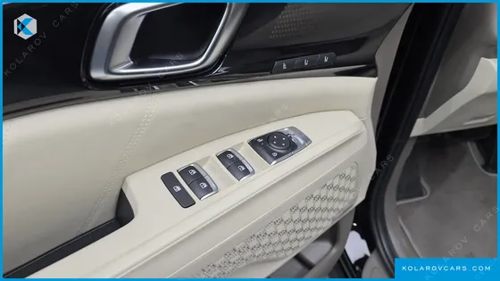 KIA CARNIVAL GASOLINE 7-SEATER SIGNATURE