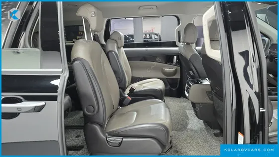 KIA CARNIVAL DIESEL 9-SEATER SIGNATURE