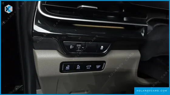 KIA CARNIVAL DIESEL 9-SEATER SIGNATURE