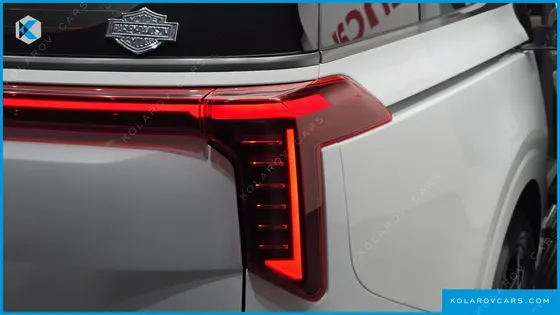 KIA CARNIVAL GASOLINE 7-SEATER GRAVITY