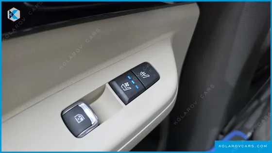 KIA CARNIVAL GASOLINE 7-SEATER GRAVITY