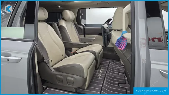 KIA CARNIVAL GASOLINE 7-SEATER GRAVITY