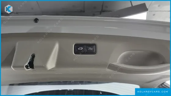 KIA CARNIVAL GASOLINE 7-SEATER GRAVITY