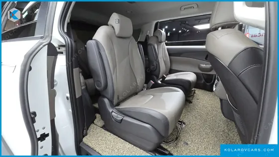KIA CARNIVAL GASOLINE 9-SEATER PRESTIGE