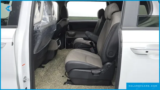 KIA CARNIVAL GASOLINE 9-SEATER PRESTIGE