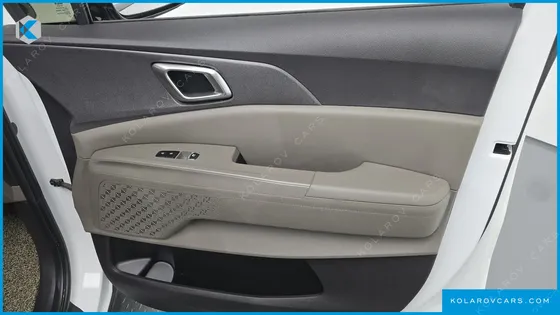 KIA CARNIVAL GASOLINE 9-SEATER PRESTIGE