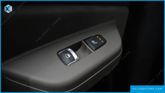 KIA CARNIVAL GASOLINE 9-SEATER PRESTIGE