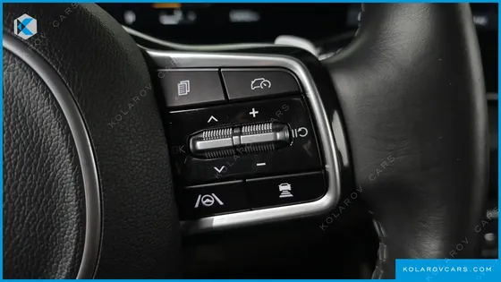KIA CARNIVAL GASOLINE 9-SEATER PRESTIGE