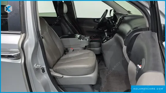 KIA CARNIVAL NEW CARNIVAL LIMOUSINE GLX