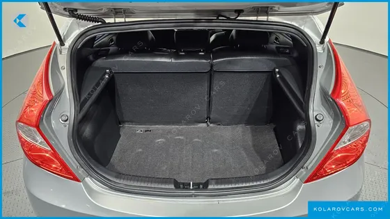 HYUNDAI ACCENT DIESEL WIT 1.6 VGT MODERN