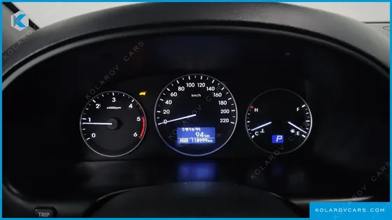 HYUNDAI STAREX VAN 5-SEATER