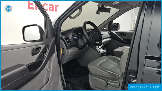HYUNDAI STAREX VAN 5-SEATER
