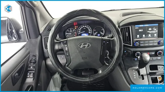 HYUNDAI STAREX VAN 5-SEATER
