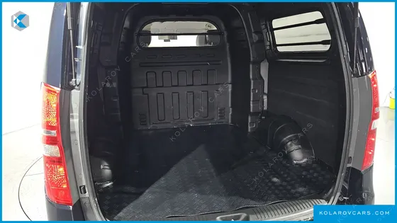 HYUNDAI STAREX VAN 5-SEATER