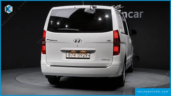HYUNDAI STAREX VAN 5-SEATER