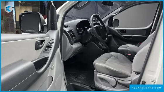 HYUNDAI STAREX VAN 5-SEATER
