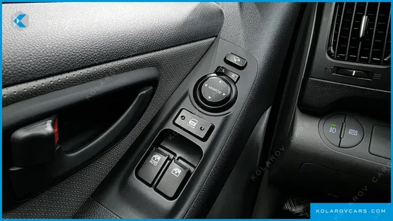 HYUNDAI STAREX VAN 5-SEATER