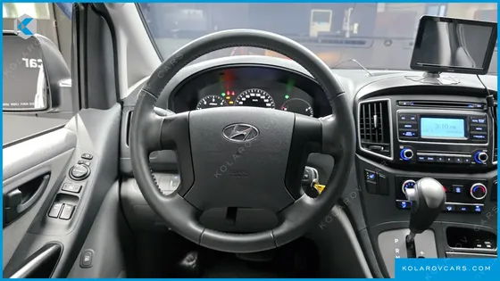 HYUNDAI STAREX VAN 5-SEATER