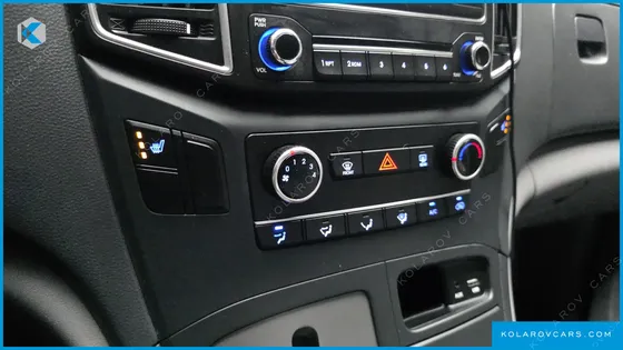 HYUNDAI STAREX VAN 5-SEATER