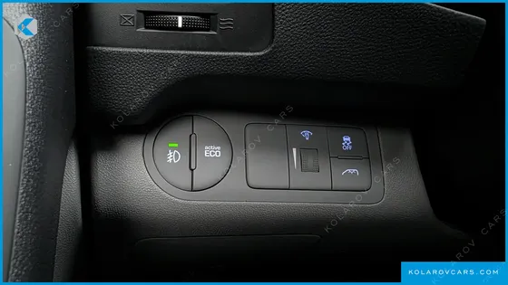HYUNDAI STAREX VAN 5-SEATER