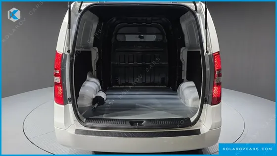 HYUNDAI STAREX VAN 5-SEATER