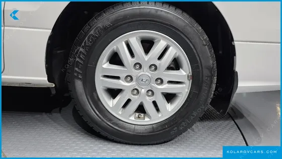 HYUNDAI STAREX VAN 5-SEATER