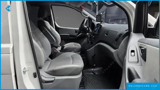 HYUNDAI STAREX VAN 5-SEATER