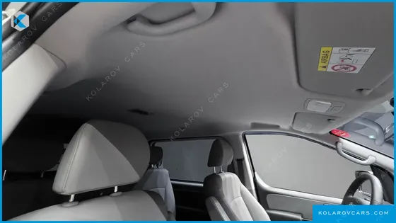HYUNDAI STAREX VAN 5-SEATER