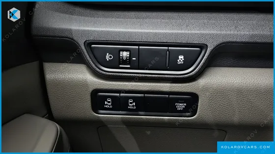 KIA CARNIVAL DIESEL 9-SEATER PRESTIGE