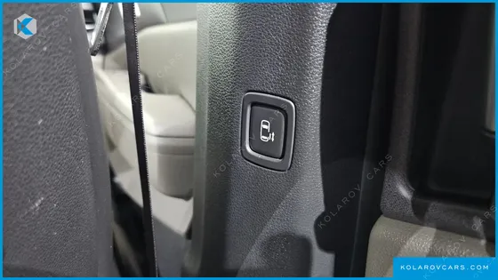 KIA CARNIVAL DIESEL 9-SEATER PRESTIGE