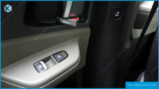 KIA CARNIVAL GASOLINE 9-SEATER NOBLESSE