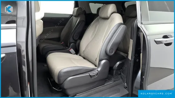 KIA CARNIVAL DIESEL 9-SEATER NOBLESSE