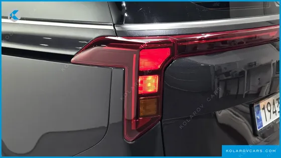 KIA CARNIVAL DIESEL 9-SEATER NOBLESSE