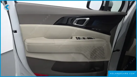 KIA CARNIVAL GASOLINE 7-SEATER HI LIMOUSINE