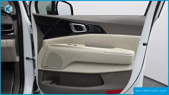 KIA CARNIVAL GASOLINE 7-SEATER HI LIMOUSINE
