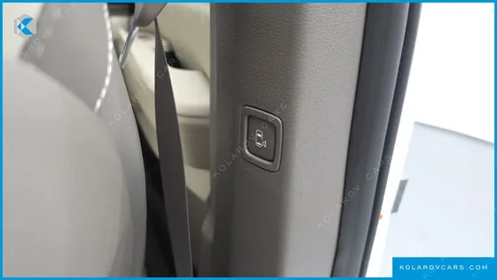 KIA CARNIVAL GASOLINE 7-SEATER HI LIMOUSINE