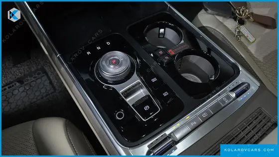 KIA CARNIVAL GASOLINE 7-SEATER HI LIMOUSINE